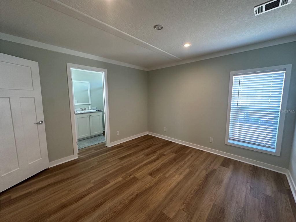 Image 7 of property listing at 330 TRAILORAMA DRIVE, North Port, FL 34287