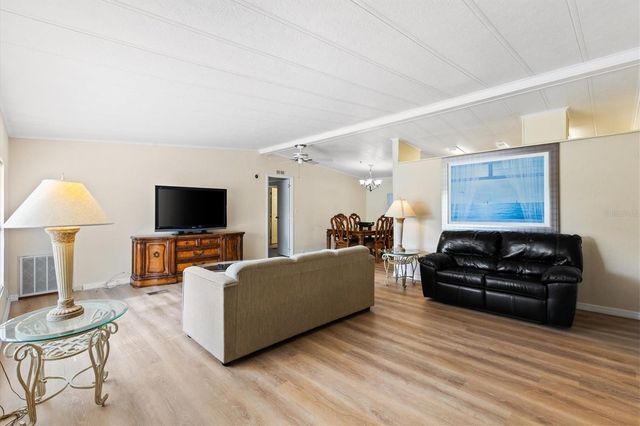 5556 COLUMBUS CIRCLE, Wildwood, FL 34785