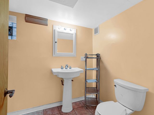 8844 S Prairie Avenue, Chicago, IL 60619