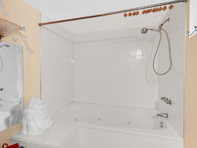 8844 S Prairie Avenue, Chicago, IL 60619