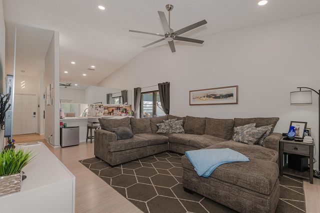 4 Verwood Way, Boynton Beach, FL 33426