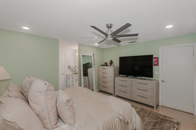 4 Verwood Way, Boynton Beach, FL 33426