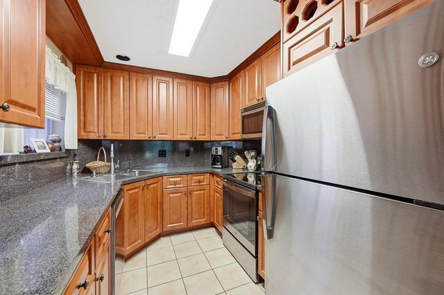 2118 Discovery Circle W, Deerfield Beach, FL 33442