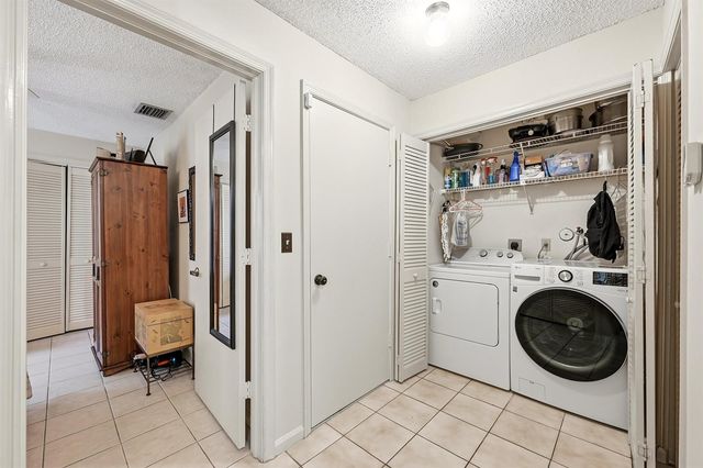 2118 Discovery Circle W, Deerfield Beach, FL 33442