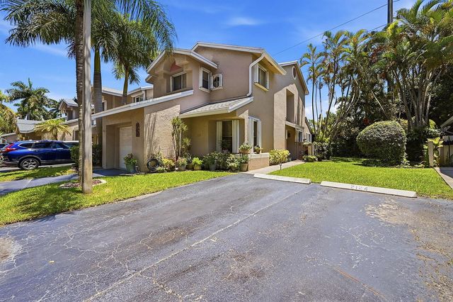 2118 Discovery Circle W, Deerfield Beach, FL 33442