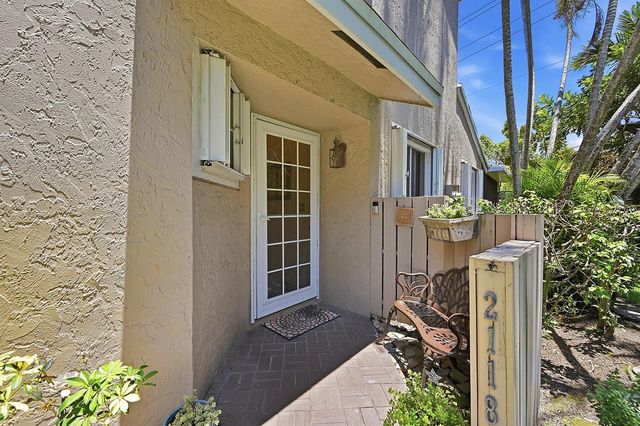 2118 Discovery Circle W, Deerfield Beach, FL 33442