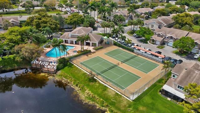 2118 Discovery Circle W, Deerfield Beach, FL 33442