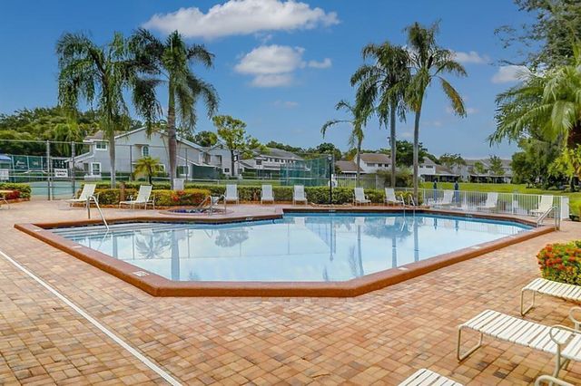 2118 Discovery Circle W, Deerfield Beach, FL 33442
