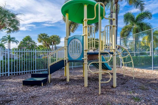2118 Discovery Circle W, Deerfield Beach, FL 33442