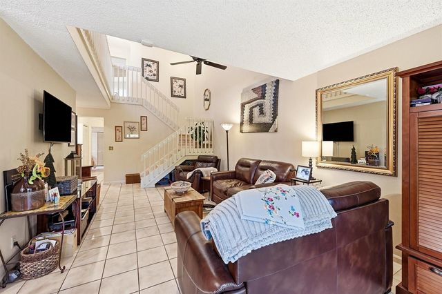 2118 Discovery Circle W, Deerfield Beach, FL 33442