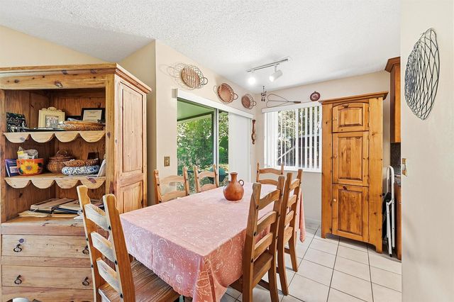 2118 Discovery Circle W, Deerfield Beach, FL 33442