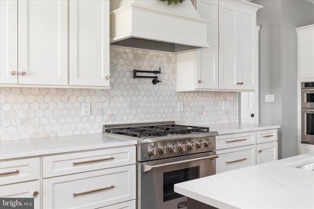 8189 SUMMERFIELD HILLS DR, Warrenton, VA 20186