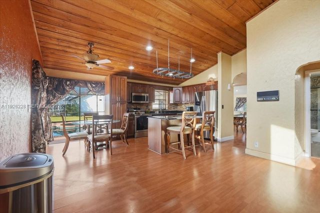 8213 Cassia Ter, Tamarac, FL 33321