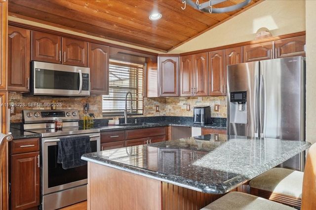 8213 Cassia Ter, Tamarac, FL 33321