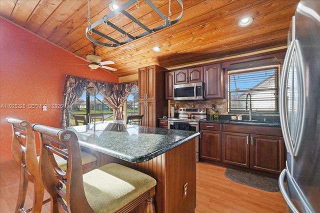 8213 Cassia Ter, Tamarac, FL 33321