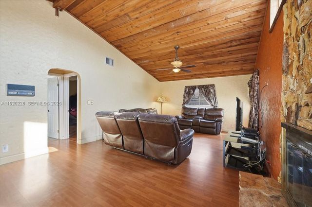 8213 Cassia Ter, Tamarac, FL 33321