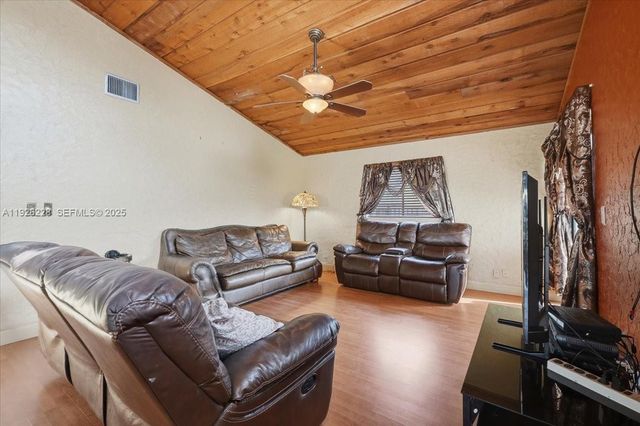 8213 Cassia Ter, Tamarac, FL 33321