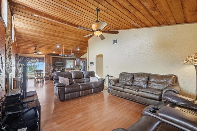 8213 Cassia Ter, Tamarac, FL 33321