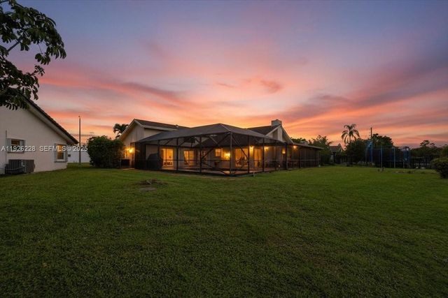 8213 Cassia Ter, Tamarac, FL 33321