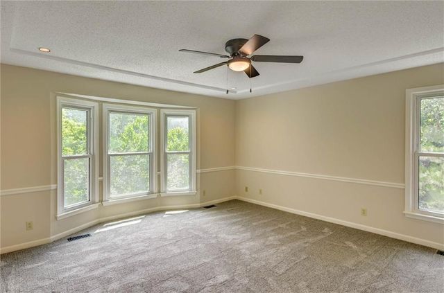 400 NW Tennyson Place, Lee's Summit, MO 64081