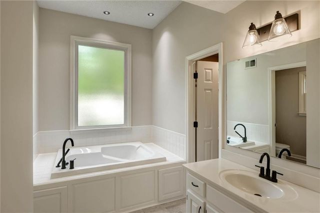 400 NW Tennyson Place, Lee's Summit, MO 64081