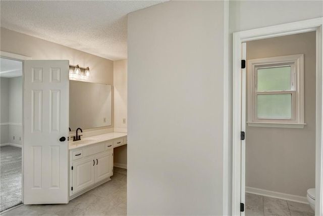 400 NW Tennyson Place, Lee's Summit, MO 64081