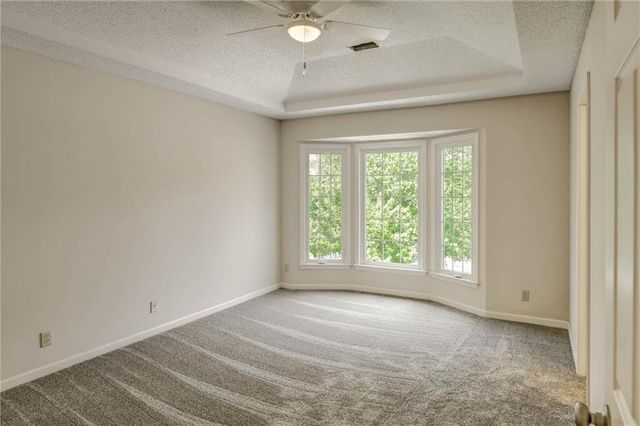 400 NW Tennyson Place, Lee's Summit, MO 64081