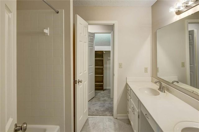 400 NW Tennyson Place, Lee's Summit, MO 64081