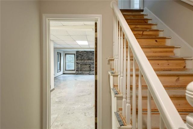 400 NW Tennyson Place, Lee's Summit, MO 64081