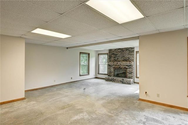 400 NW Tennyson Place, Lee's Summit, MO 64081