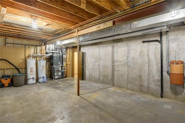 400 NW Tennyson Place, Lee's Summit, MO 64081