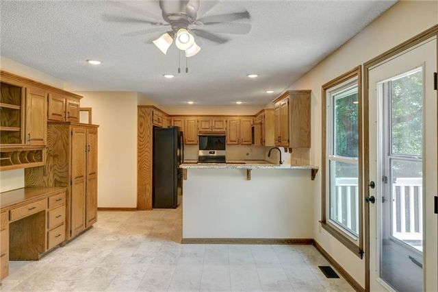 400 NW Tennyson Place, Lee's Summit, MO 64081
