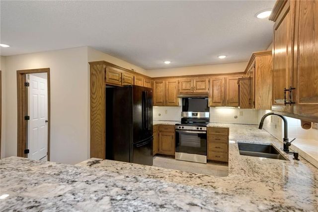 400 NW Tennyson Place, Lee's Summit, MO 64081