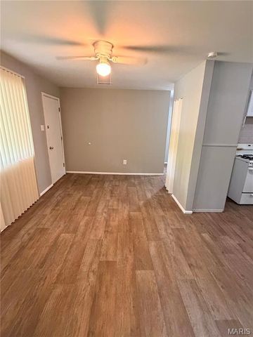 10304 Earl Drive, St Louis, MO 63136