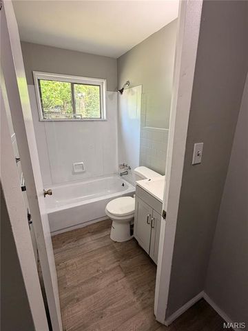 10304 Earl Drive, St Louis, MO 63136