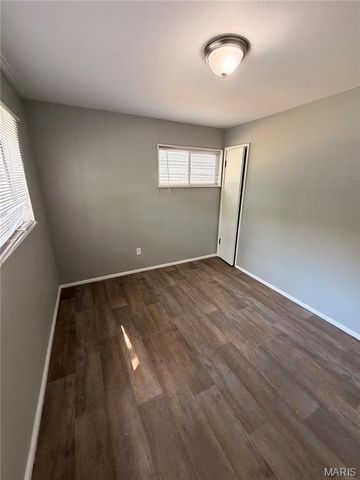 10304 Earl Drive, St Louis, MO 63136