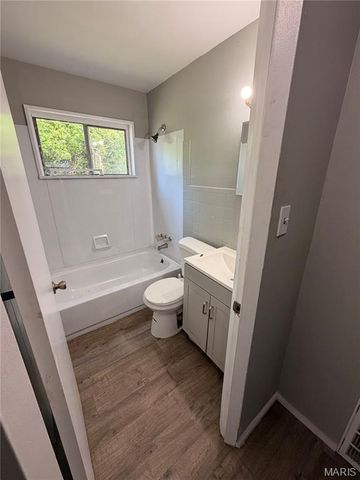 10304 Earl Drive, St Louis, MO 63136