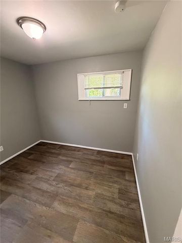 10304 Earl Drive, St Louis, MO 63136