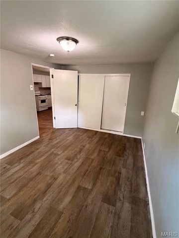 10304 Earl Drive, St Louis, MO 63136
