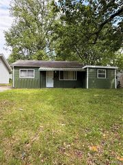 10304 Earl Drive, St Louis, MO 63136