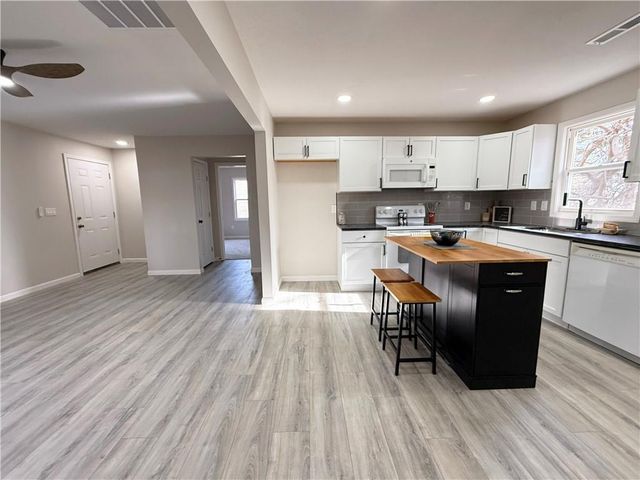 9003 E. 75th Street, Raytown, MO 64133