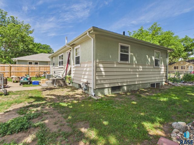 1715 E Mulberry St Street, Sioux Falls, SD 57103