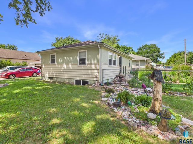 1715 E Mulberry St Street, Sioux Falls, SD 57103