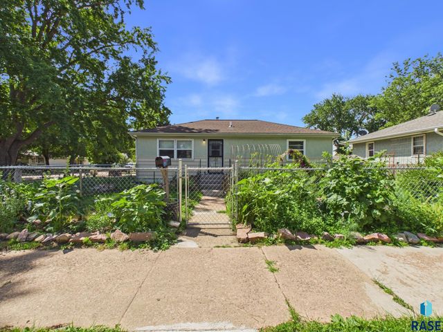 1715 E Mulberry St Street, Sioux Falls, SD 57103