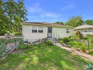 1715 E Mulberry St Street, Sioux Falls, SD 57103