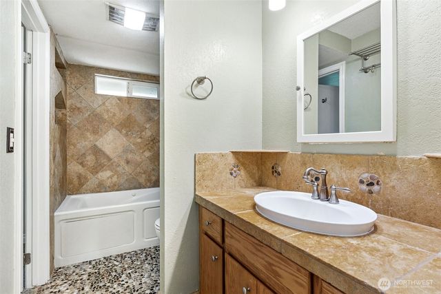 6418 40th Street Ct NW, Gig Harbor, WA 98335