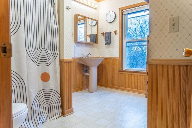 244 E Linden Drive, Jefferson, WI 53549