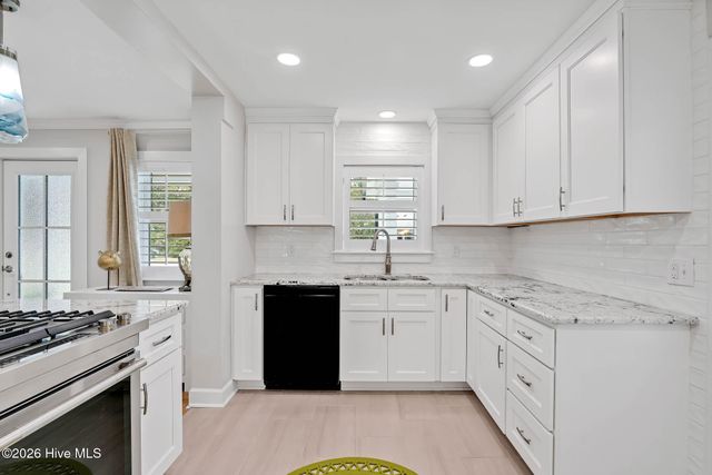 116 River Drive, Southport, NC 28461