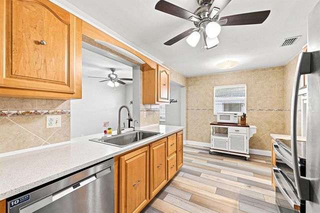 8960 NW 12TH Place, Plantation, FL 33322