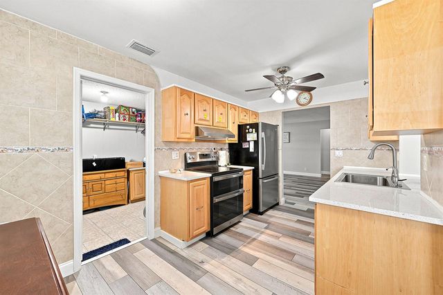 8960 NW 12TH Place, Plantation, FL 33322